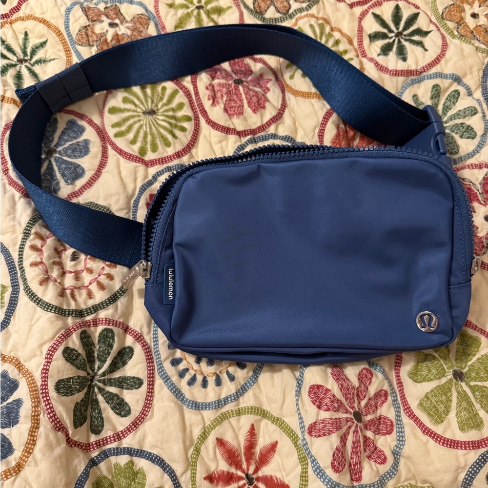 lululemon athletica Everywhere Belt Bag 2L